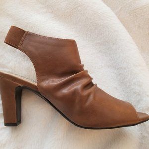 Cute LifeStride Catia heels